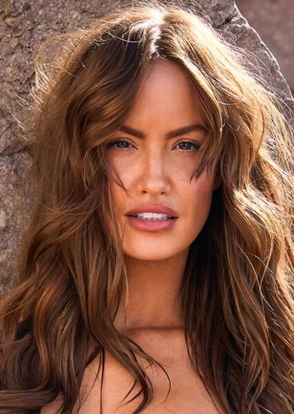 Haley Kalil photo