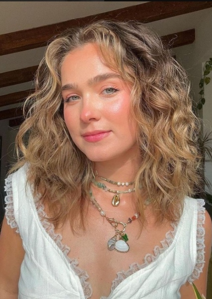 Haley Lu Richardson photo