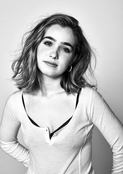 Haley Lu Richardson photo