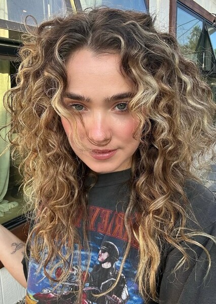 Haley Lu Richardson photo