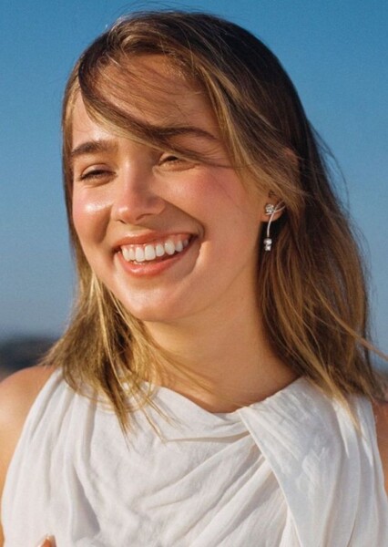 Haley Lu Richardson photo