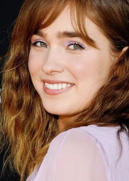 Haley Lu Richardson photo