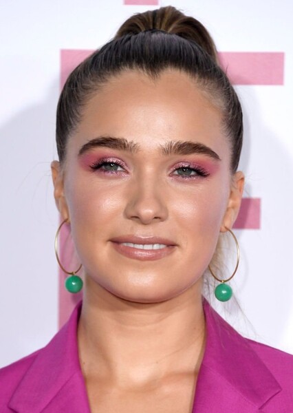 Haley Lu Richardson photo