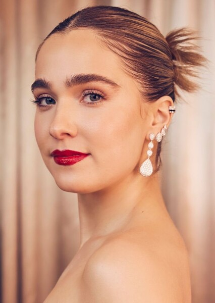 Haley Lu Richardson photo