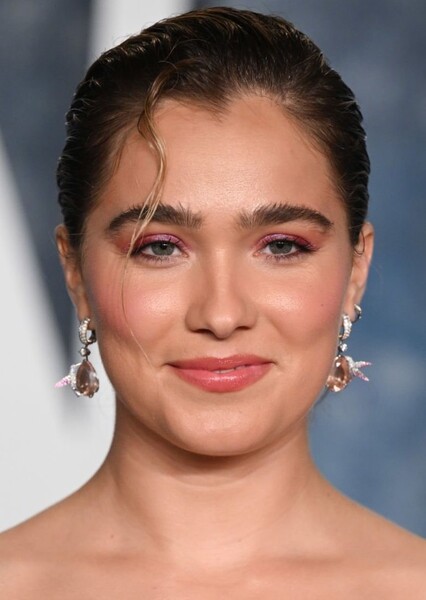 Haley Lu Richardson photo