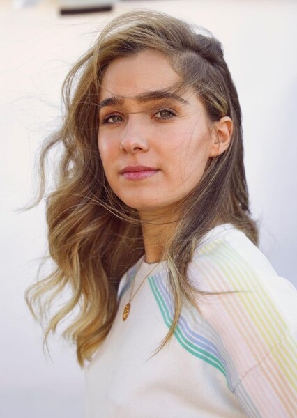 Haley Lu Richardson photo