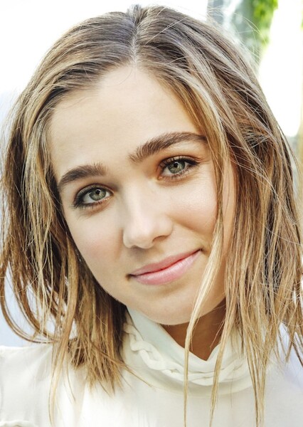 Haley Lu Richardson photo