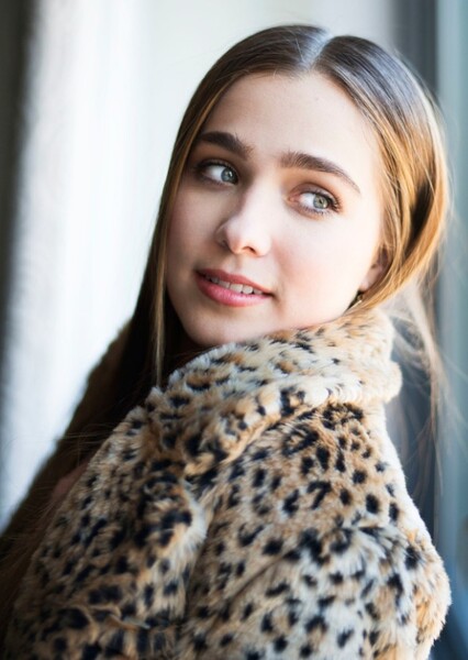 Haley Lu Richardson photo