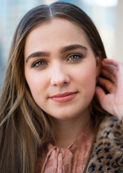 Haley Lu Richardson photo
