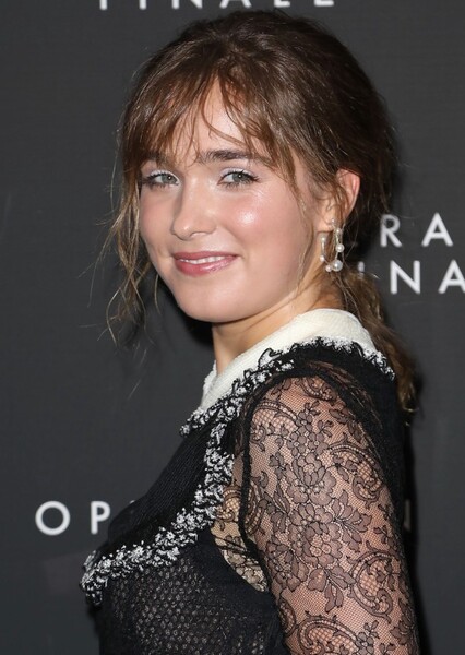 Haley Lu Richardson photo