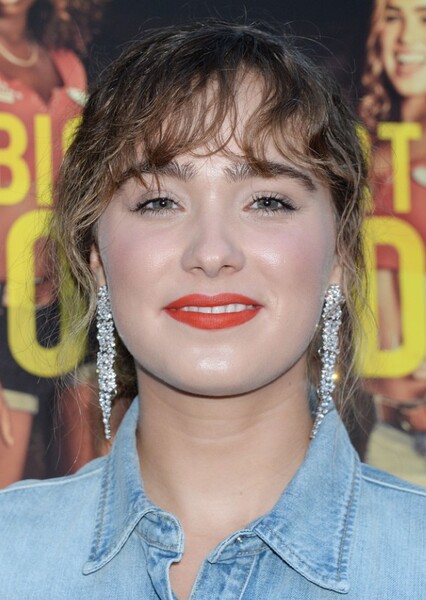 Haley Lu Richardson photo