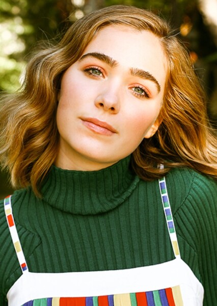 Haley Lu Richardson photo