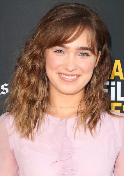 Haley Lu Richardson photo