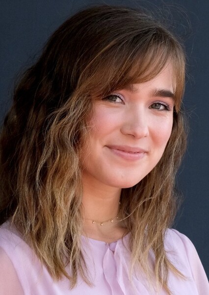 Haley Lu Richardson photo