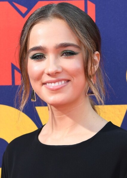 Haley Lu Richardson photo