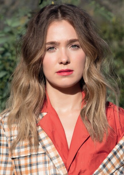 Haley Lu Richardson photo