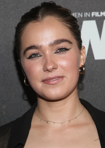 Haley Lu Richardson photo