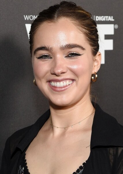 Haley Lu Richardson photo