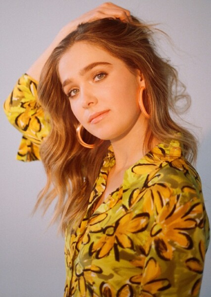 Haley Lu Richardson photo
