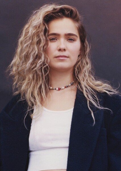 Haley Lu Richardson photo