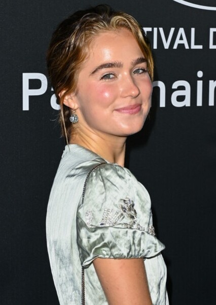 Haley Lu Richardson photo