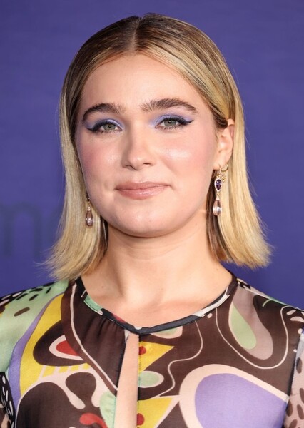 Haley Lu Richardson photo