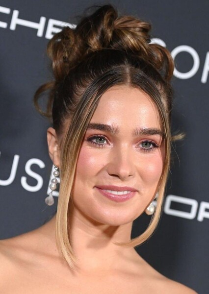 Haley Lu Richardson photo