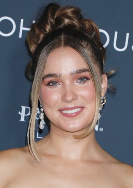 Haley Lu Richardson photo