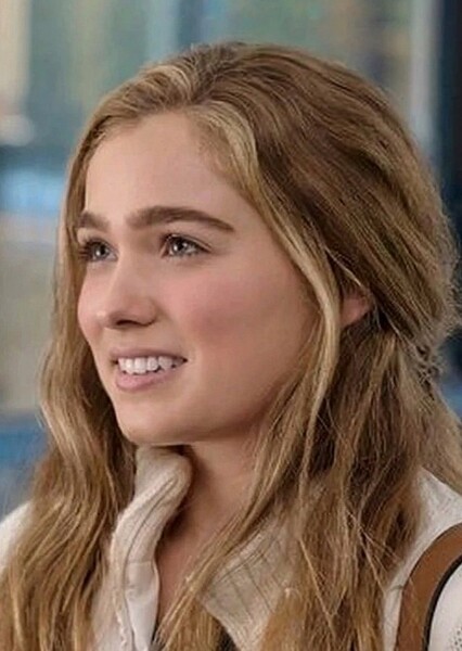 Haley Lu Richardson photo