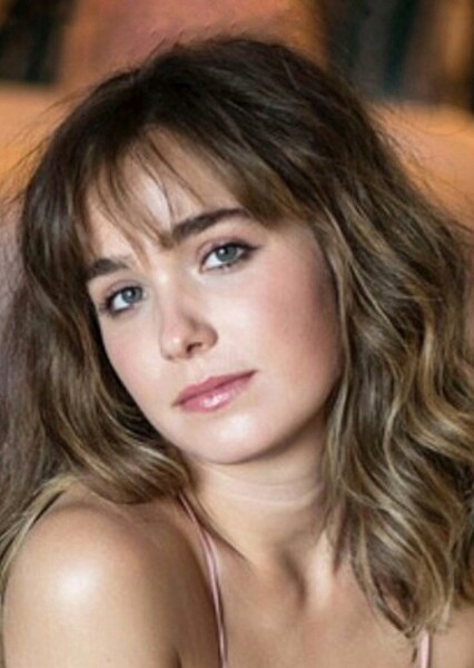 Haley Lu Richardson photo
