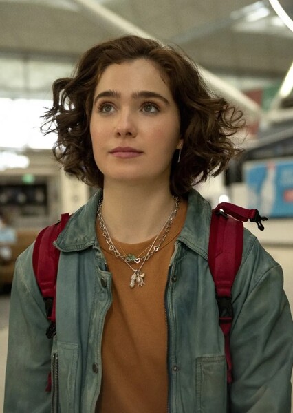 Haley Lu Richardson photo