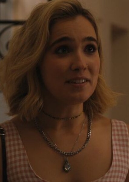 Haley Lu Richardson photo