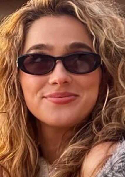 Haley Lu Richardson photo