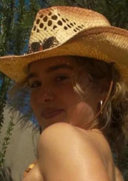 Haley Lu Richardson photo
