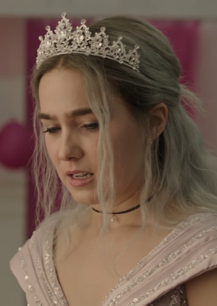 Haley Lu Richardson photo