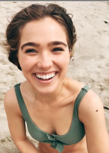 Haley Lu Richardson photo