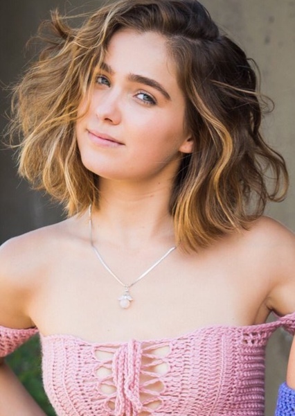 Haley Lu Richardson photo