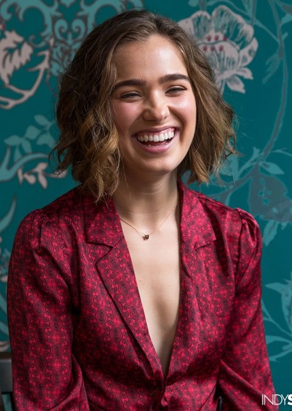 Haley Lu Richardson photo