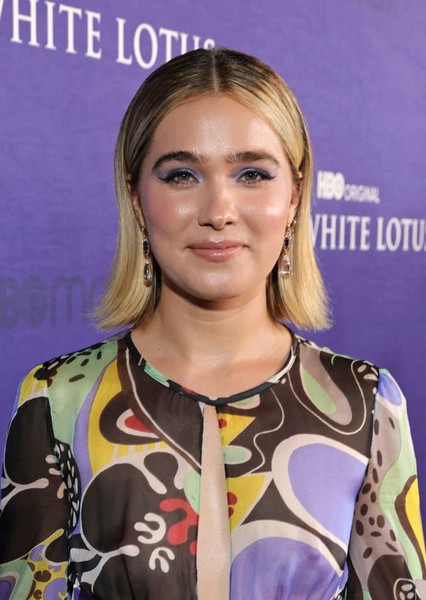 Haley Lu Richardson photo