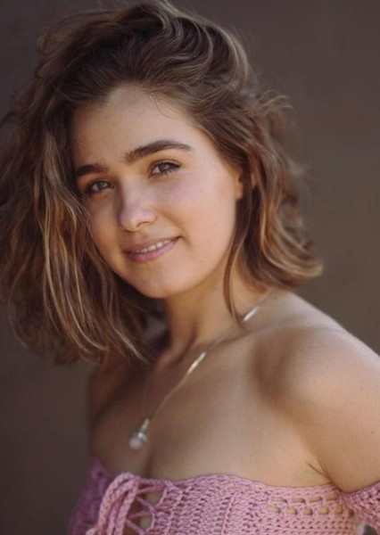 Haley Lu Richardson photo