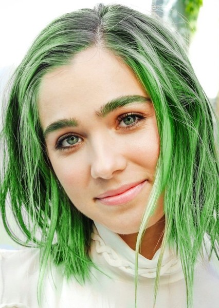 Haley Lu Richardson photo