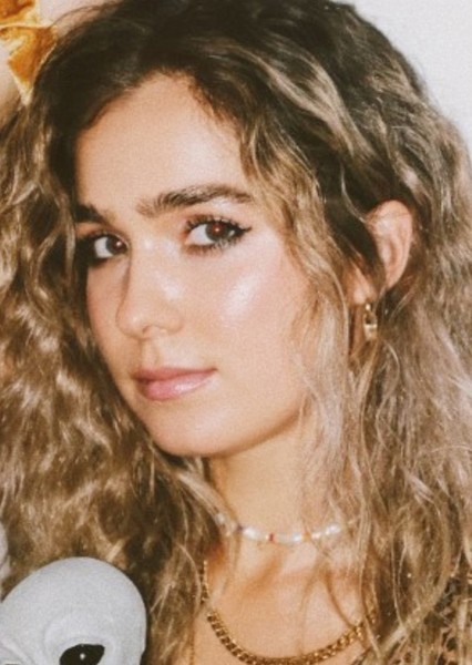 Haley Lu Richardson photo