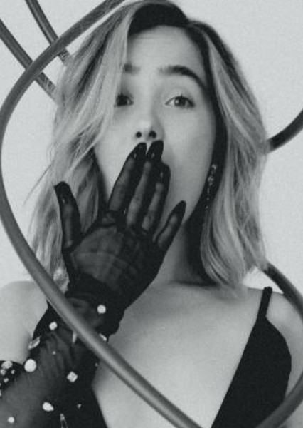 Haley Lu Richardson photo