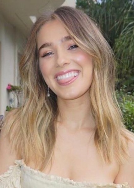 Haley Lu Richardson photo