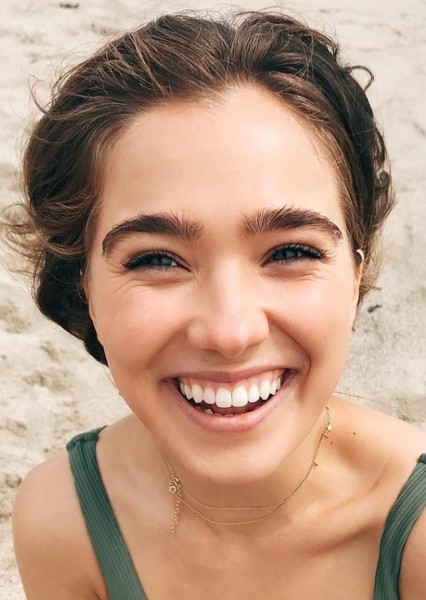 Haley Lu Richardson photo