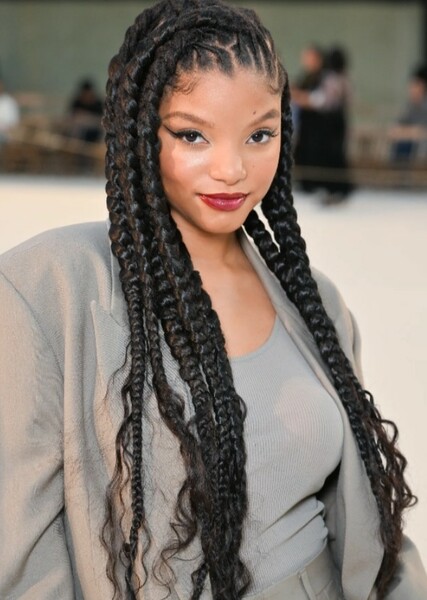 Halle Bailey photo
