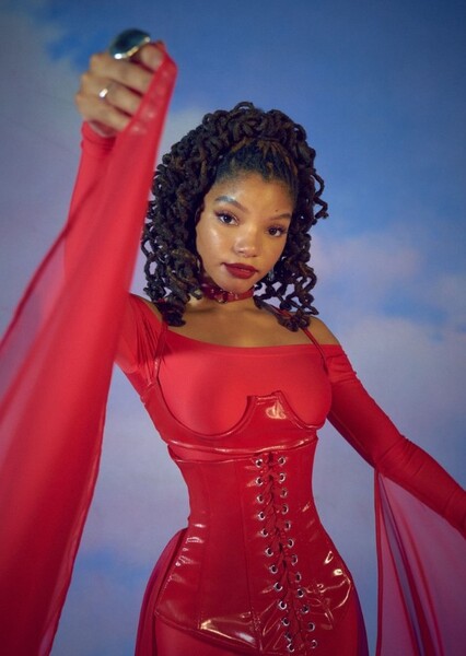 Halle Bailey photo