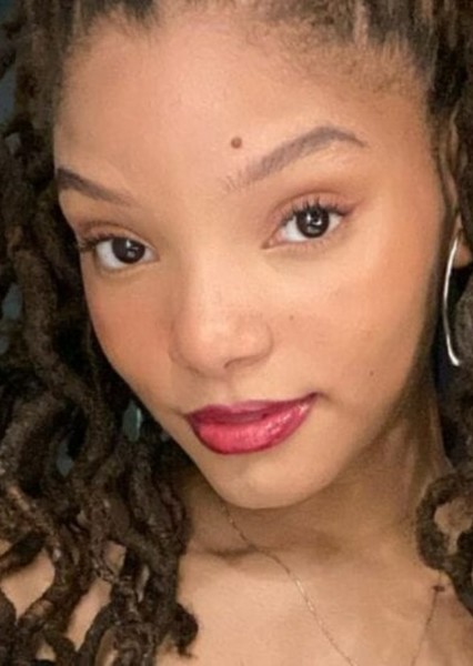 Halle Bailey photo