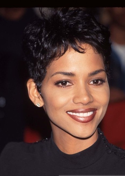 Halle Berry photo