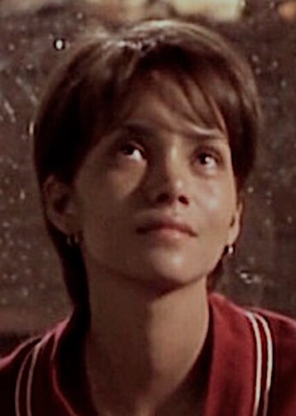 Halle Berry photo